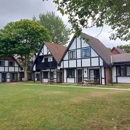 3.9. Tudor Court Гейл Екстер'єр фото